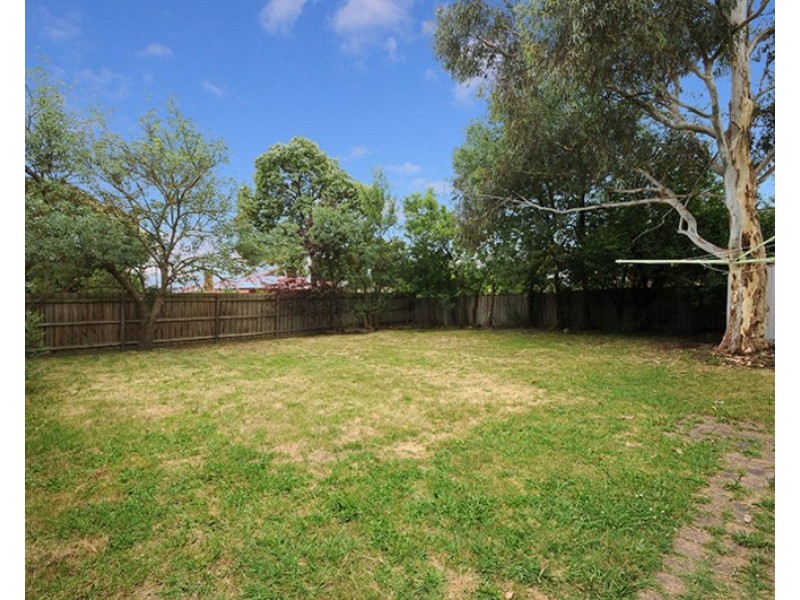 33 Ponsford Avenue, Wantirna South VIC 3152