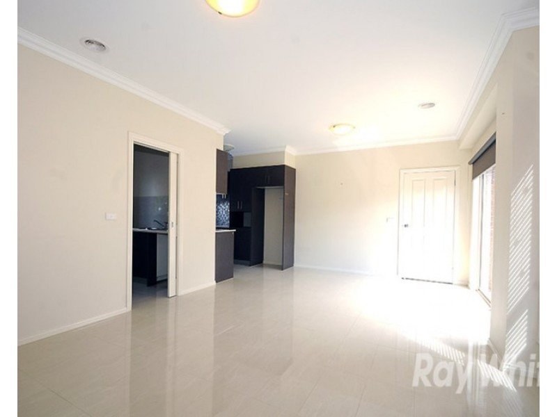1/65 Blaxland Drive, Dandenong North VIC 3175