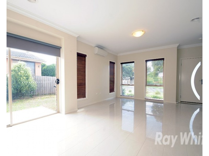 1/65 Blaxland Drive, Dandenong North VIC 3175