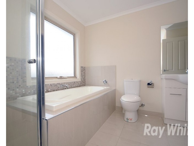 1/65 Blaxland Drive, Dandenong North VIC 3175