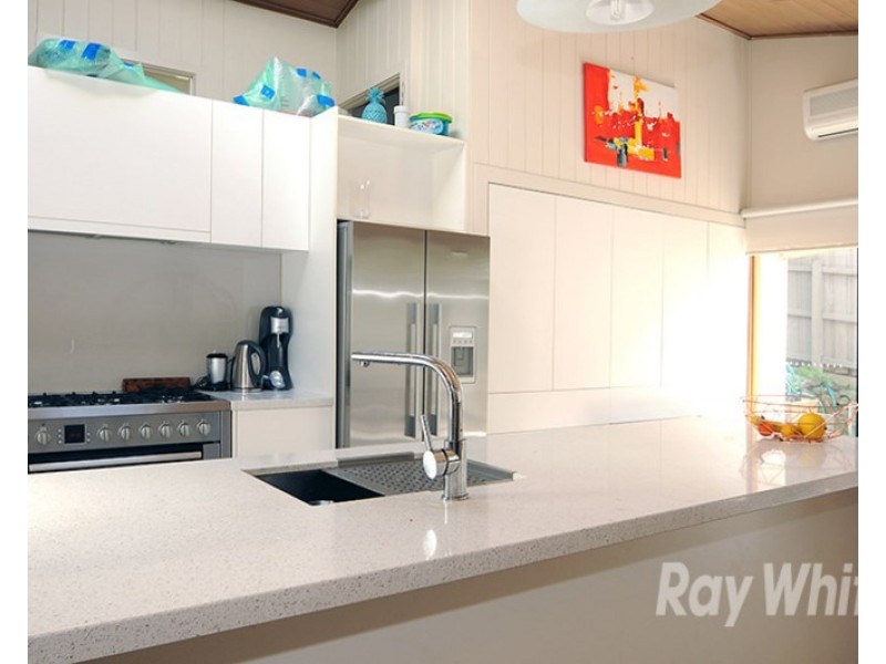 8 Charlnet Drive, Vermont South VIC 3133