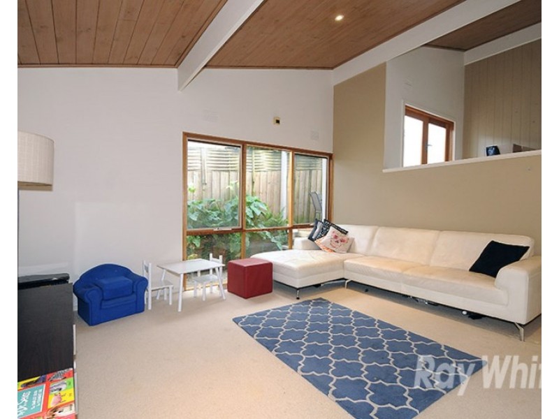 8 Charlnet Drive, Vermont South VIC 3133