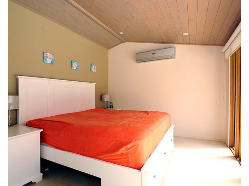 8 Charlnet Drive, Vermont South VIC 3133