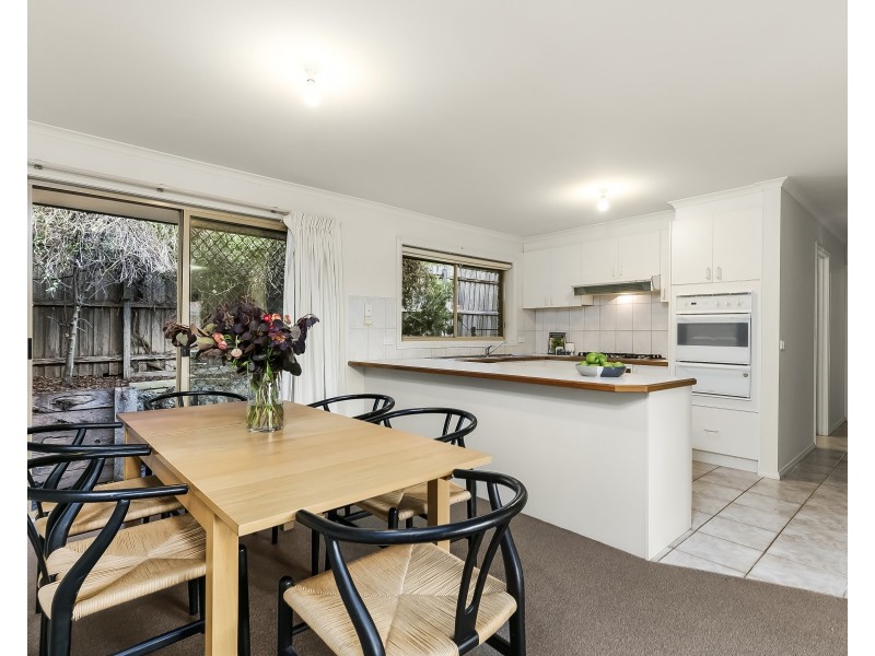 2/8 Olinda Street, Glen Waverley VIC 3150