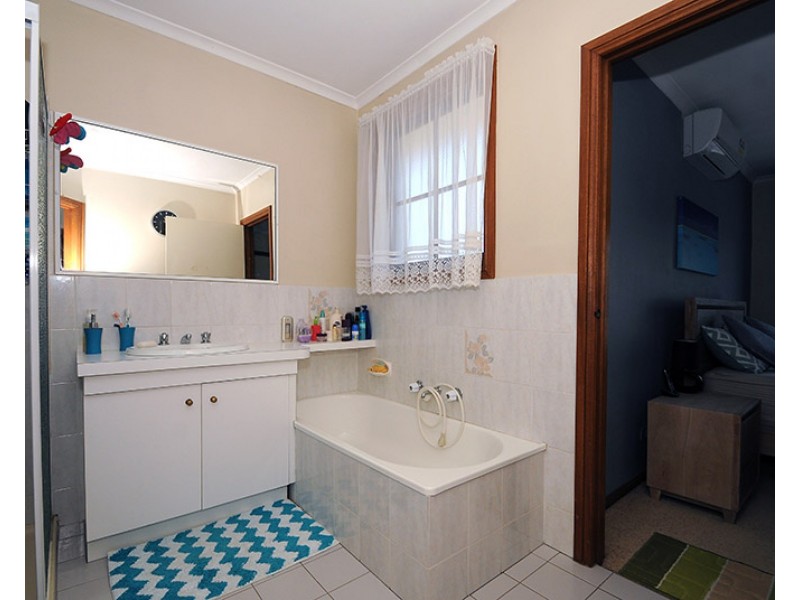 1/5 Waratah Street, Glen Waverley VIC 3150