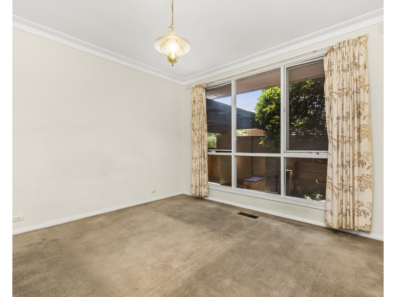 6 Maylands Crescent, Glen Waverley VIC 3150