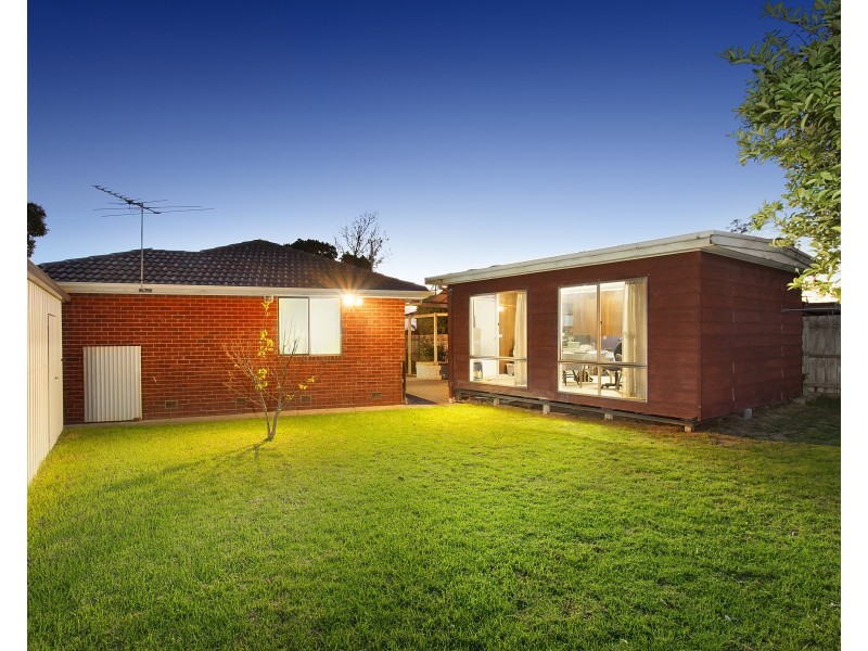 73 Tiverton Drive, Mulgrave VIC 3170