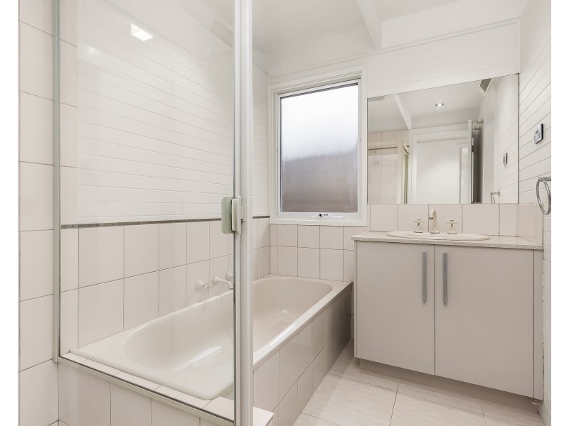 1/69 Whalley Drive, Wheelers Hill VIC 3150