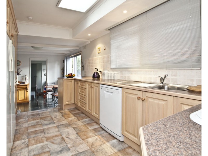 10 Newton Grove, Glen Waverley VIC 3150