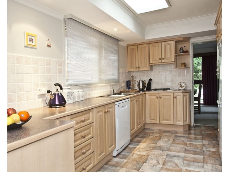 10 Newton Grove, Glen Waverley VIC 3150