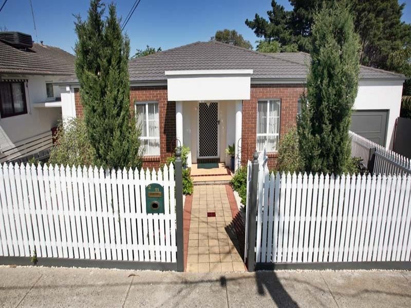 2/11 Coolac Street, Chadstone VIC 3148