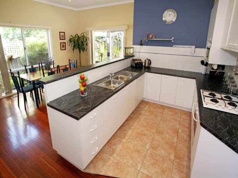 2/11 Coolac Street, Chadstone VIC 3148