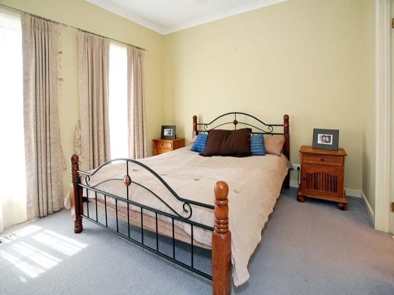 2/11 Coolac Street, Chadstone VIC 3148