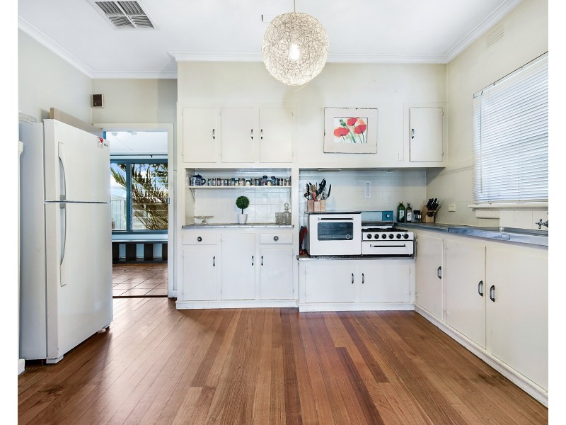 24 Lee Avenue, Springvale VIC 3171