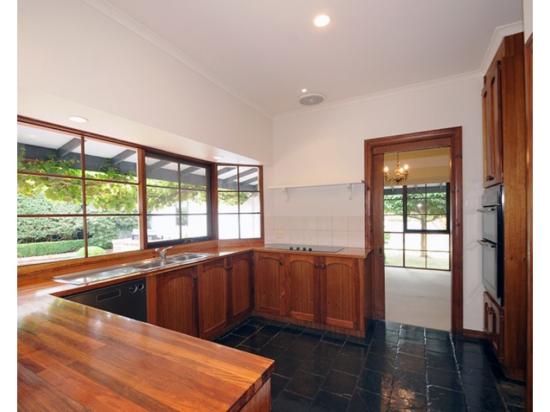 1 Aston Heath, Glen Waverley VIC 3150