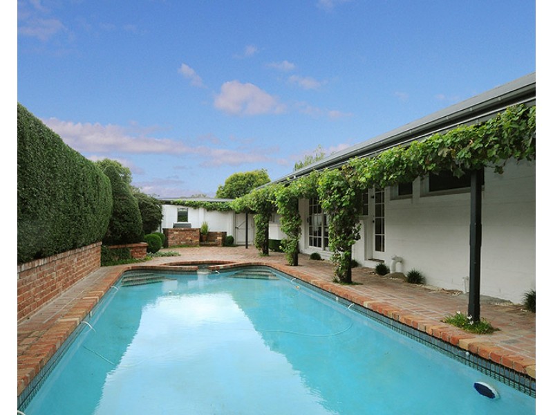 1 Aston Heath, Glen Waverley VIC 3150