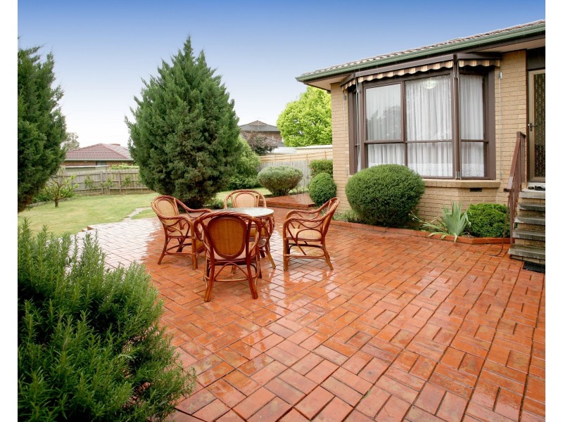 8 Castle Close, Glen Waverley VIC 3150