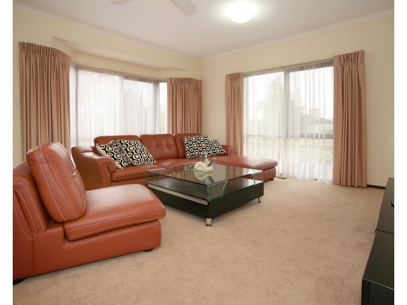 8 Castle Close, Glen Waverley VIC 3150