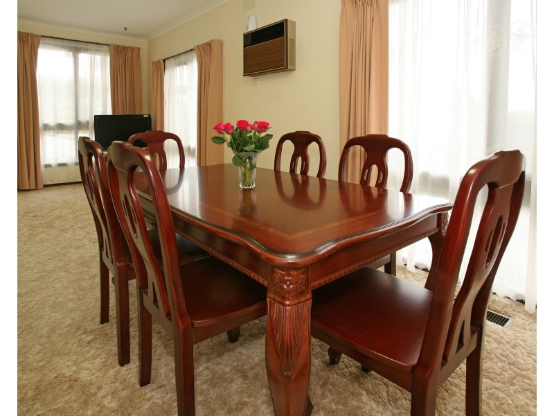 8 Castle Close, Glen Waverley VIC 3150