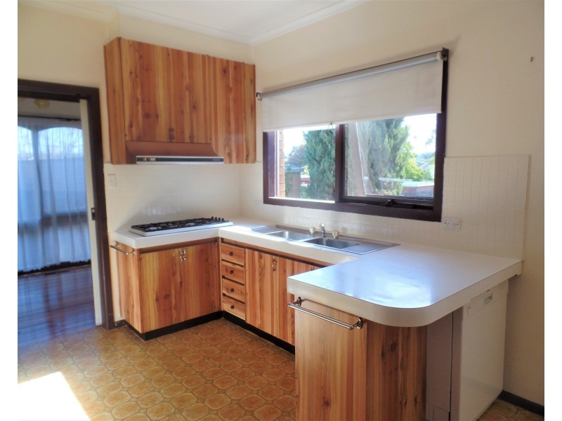 8 Castle Close, Glen Waverley VIC 3150