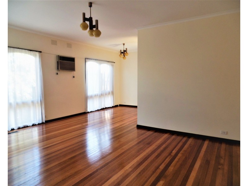 8 Castle Close, Glen Waverley VIC 3150