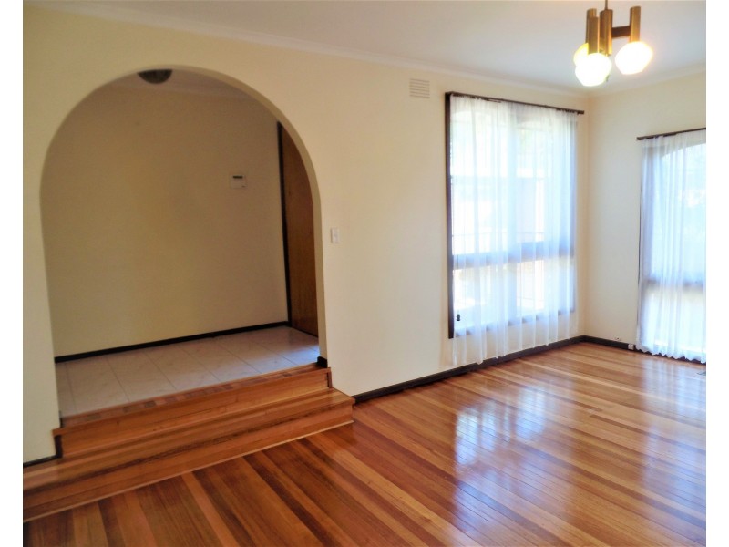 8 Castle Close, Glen Waverley VIC 3150