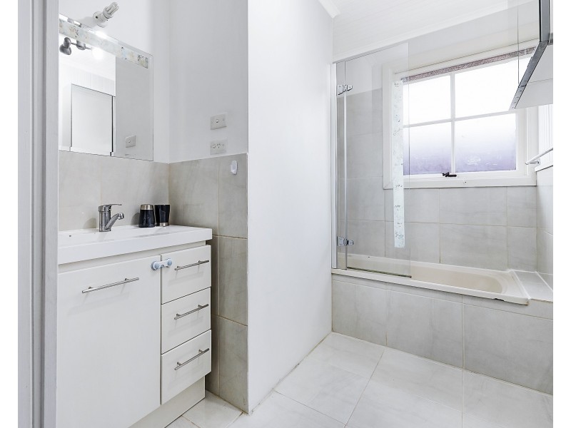 2/38 Hawthorn Road, Burwood East VIC 3151