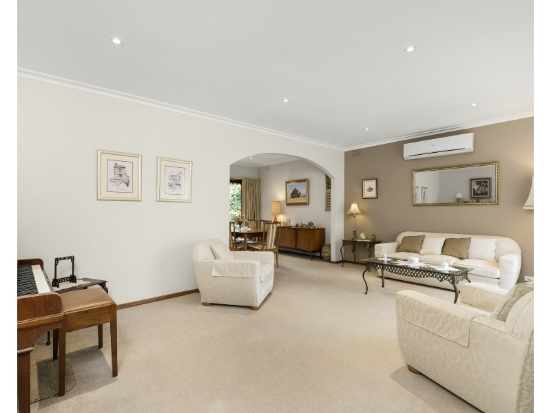 25 Rowitta Drive, Glen Waverley VIC 3150