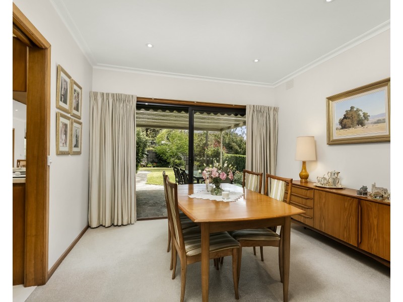 25 Rowitta Drive, Glen Waverley VIC 3150