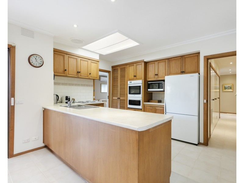 25 Rowitta Drive, Glen Waverley VIC 3150