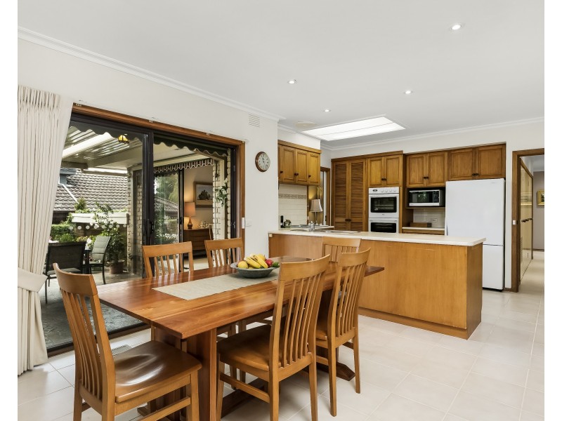 25 Rowitta Drive, Glen Waverley VIC 3150