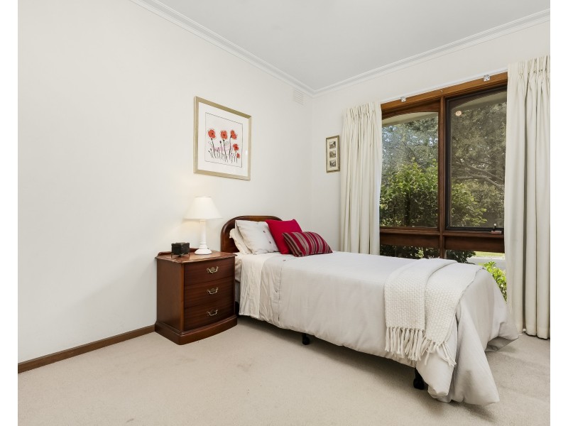 25 Rowitta Drive, Glen Waverley VIC 3150