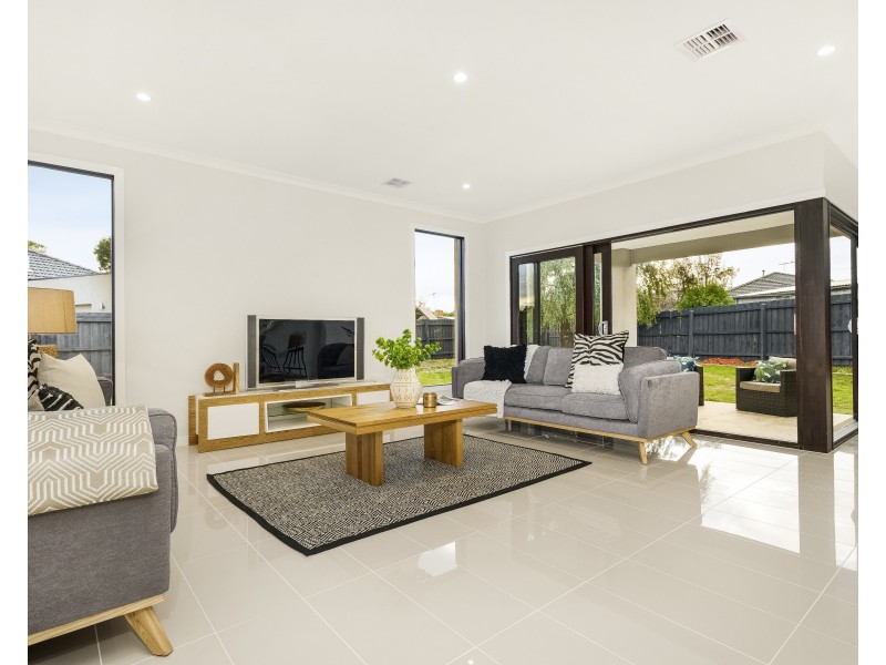 13 Viggers Parade, Glen Waverley VIC 3150