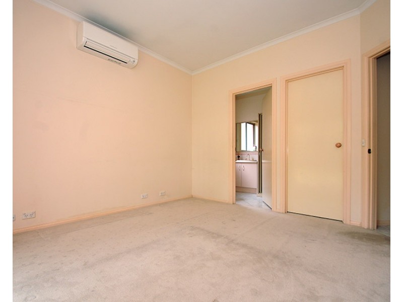 24 Shaftsbury Drive, Mulgrave VIC 3170