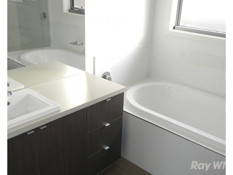 34 Grove Way, Wantirna South VIC 3152