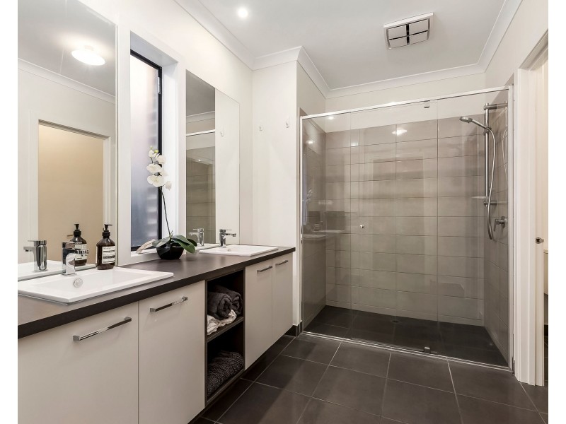 36 Johnson Drive, Glen Waverley VIC 3150