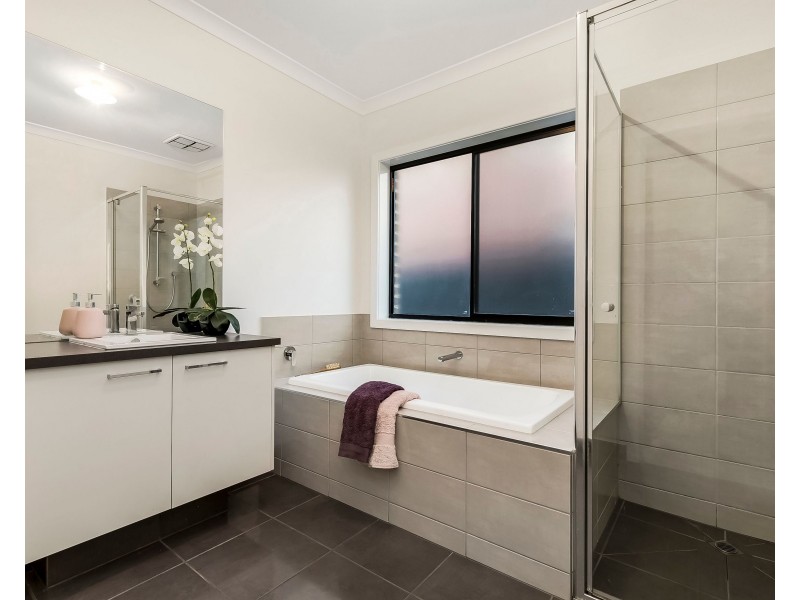 36 Johnson Drive, Glen Waverley VIC 3150