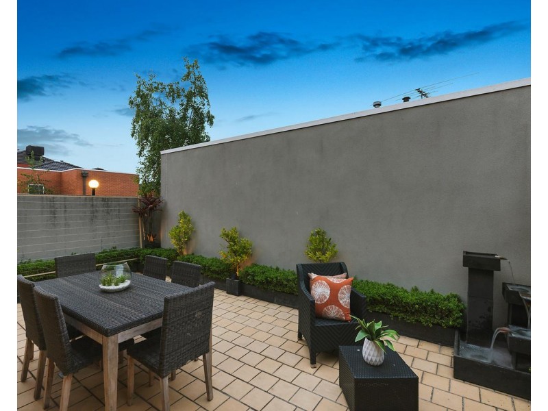 2/20 Tulloch Grove, Glen Waverley VIC 3150