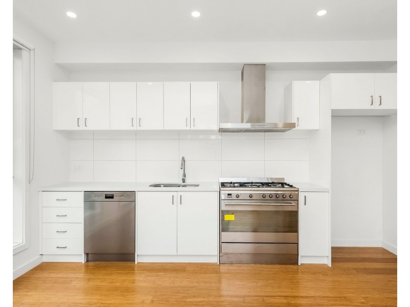 2/14 Hughes Street, Burwood VIC 3125