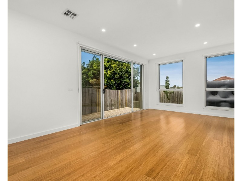 2/14 Hughes Street, Burwood VIC 3125