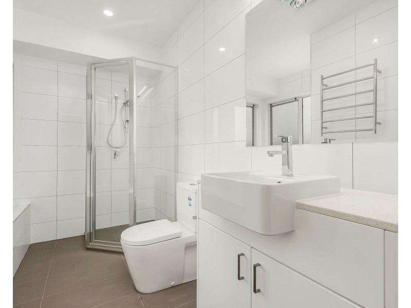 2/14 Hughes Street, Burwood VIC 3125