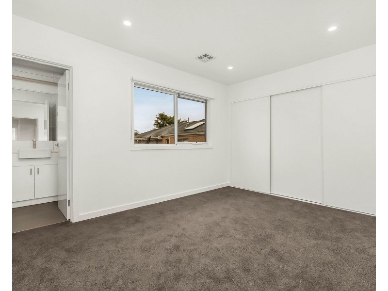 2/14 Hughes Street, Burwood VIC 3125