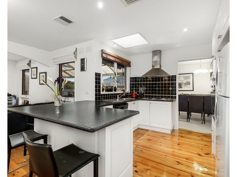 19 Fernbank Crescent, Mulgrave VIC 3170