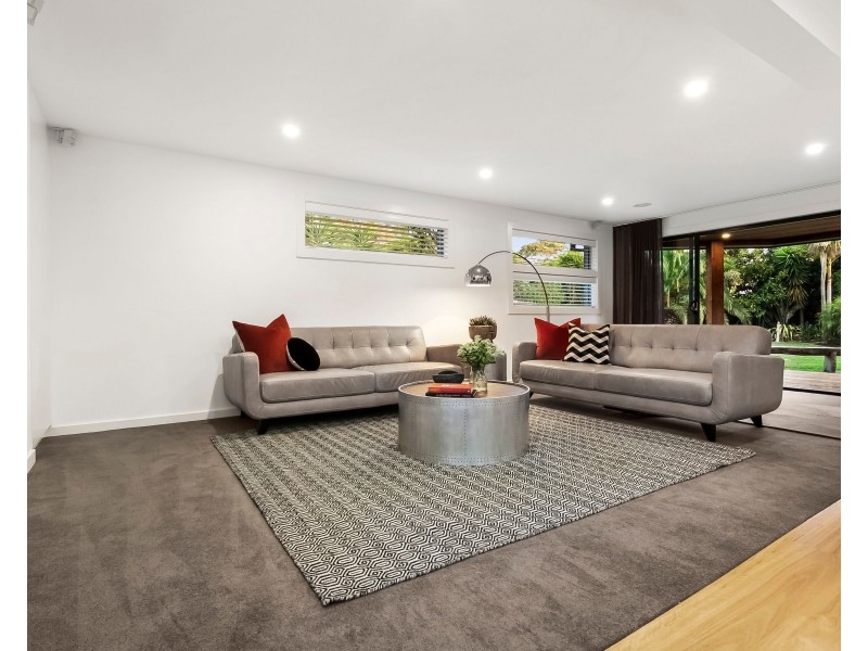 2 Hertford Crescent, Wheelers Hill VIC 3150