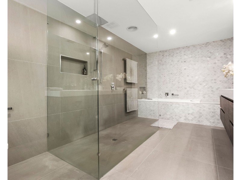 2 Hertford Crescent, Wheelers Hill VIC 3150