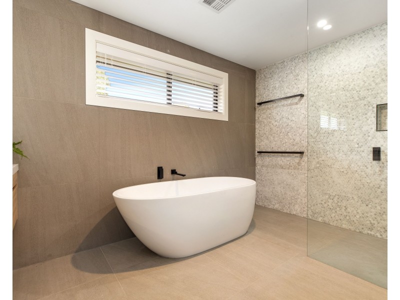 2 Hertford Crescent, Wheelers Hill VIC 3150