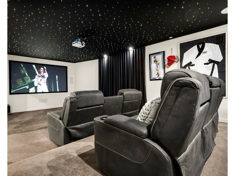 2 Hertford Crescent, Wheelers Hill VIC 3150