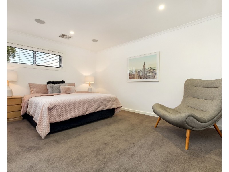 2 Hertford Crescent, Wheelers Hill VIC 3150