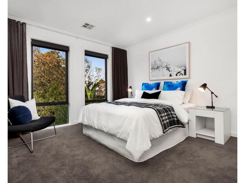 2 Hertford Crescent, Wheelers Hill VIC 3150