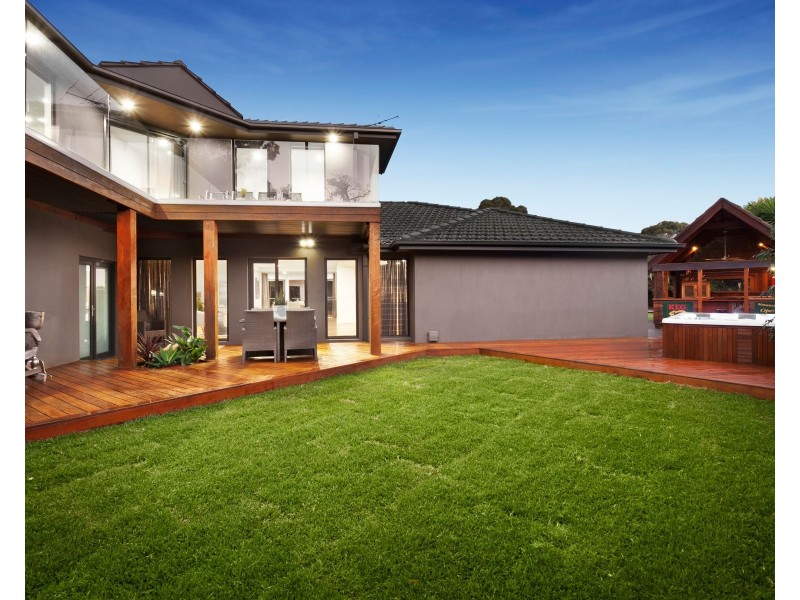 2 Hertford Crescent, Wheelers Hill VIC 3150